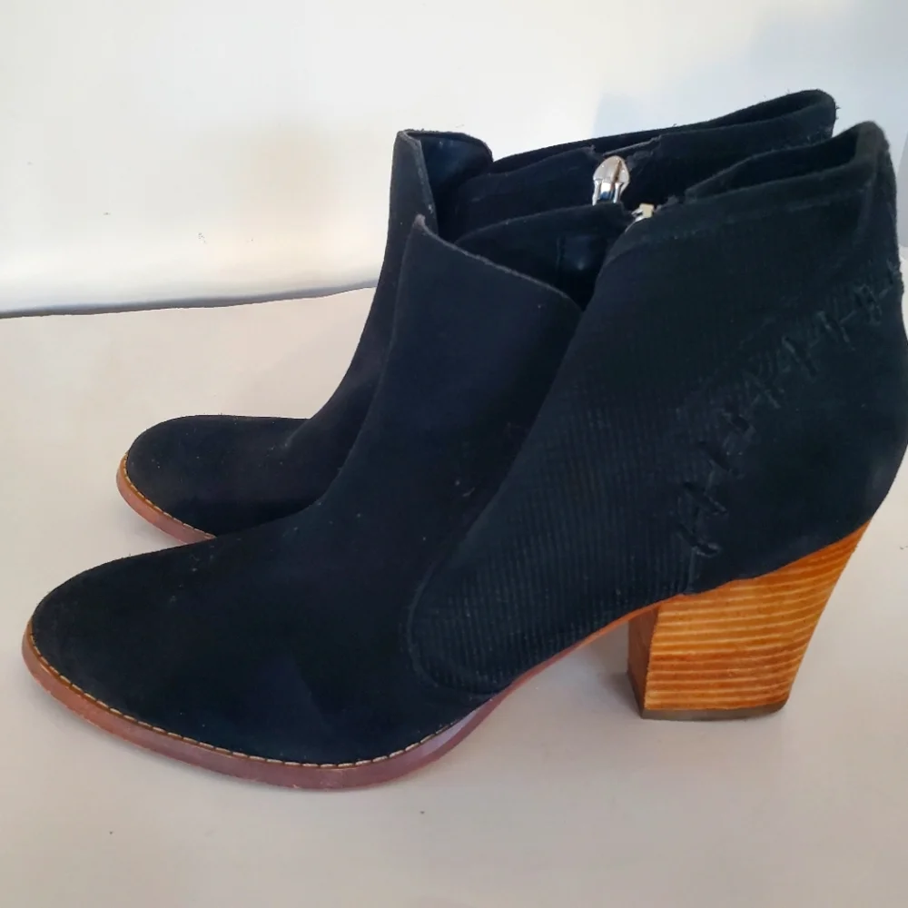 MARC FISHER 9.5 CADIS Black Suede Booties Side Zip 3.5" Stack Heel Western Boho - Picture 7 of 15